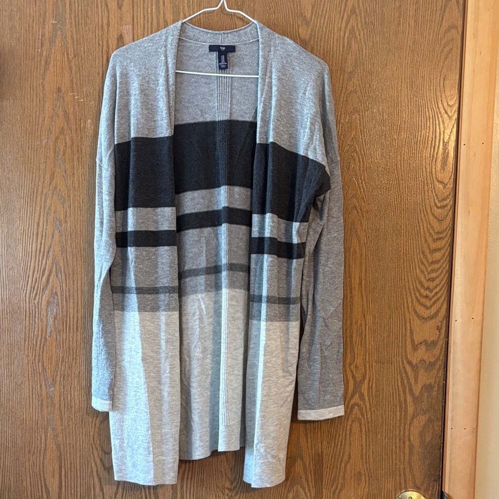 GAP Gray and Black women’s  Cardigan Size M